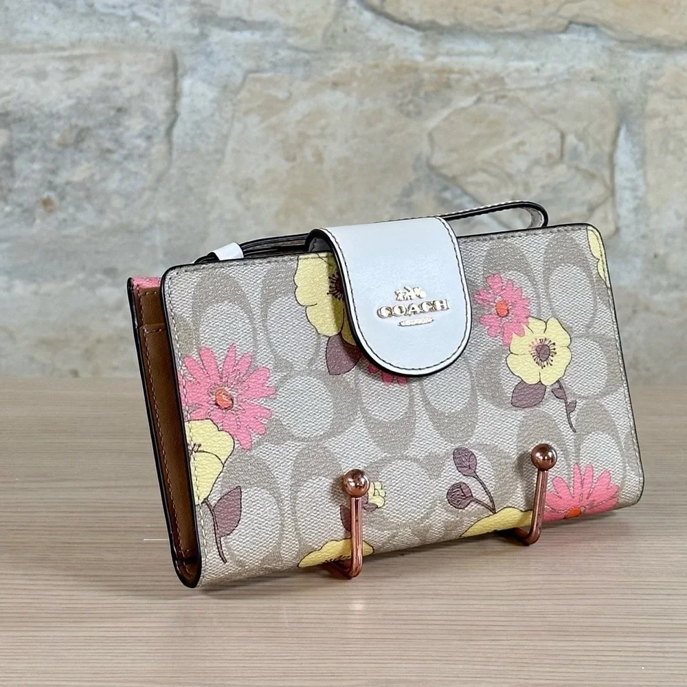 Coach - Picture 4 of 13